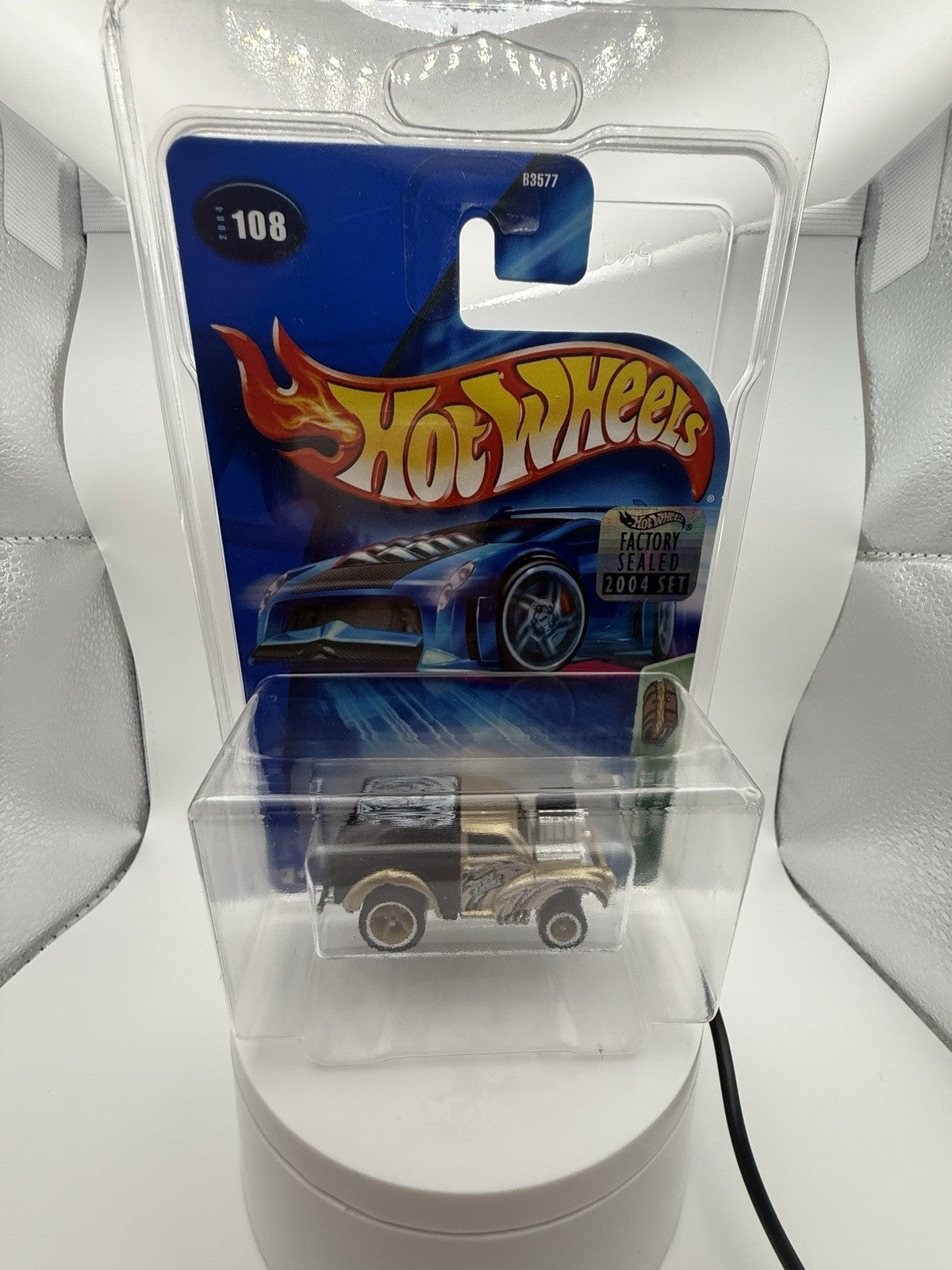 2004 Hot Wheels Morris Wagon T-Hunt TH 8/12 #108 Factory Sealed Set w Protector